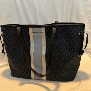 Michael Kors Jet Set Medium Tote